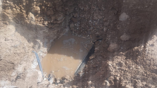  وزارة المياه تضبط بئرا وحفارة مخالفتين واعتداءات على خط ناقل في 3 محافظات 