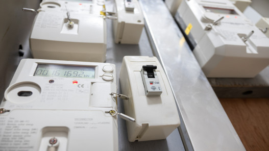  وزير الطاقة: إعفاء المشتركين من أجور إعادة التيار الكهربائي في المرة الأولى 