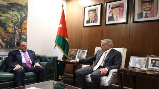  رئيس الوزراء يلتقي ممثّلين عن مجموعة ماج القابضة 