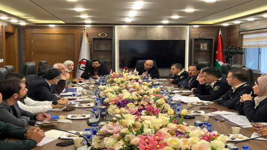  بحث متطلبات القطاع الصناعي في حرة الزرقاء  