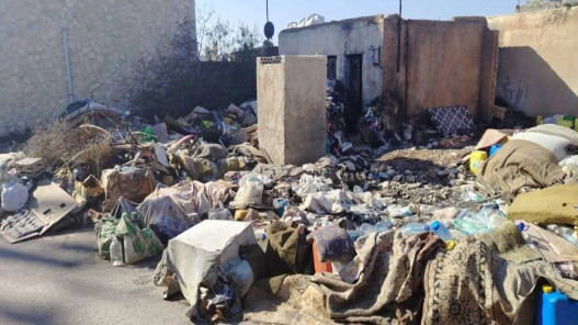  إزالة 50 طنا من النفايات المتراكمة في موقع بمنطقة كفرخل في جرش 