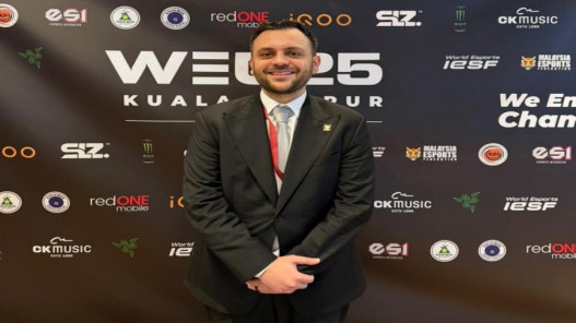  ولي العهد يهنئ الأمير عمر بن فيصل بفوزه بعضوية الاتحاد الدولي للرياضات الإلكترونية 