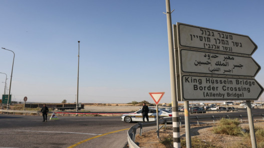  إجراءات مشددة ستفرضها إسرائيل على إدخال المساعدات عبر معبر "اللنبي" 