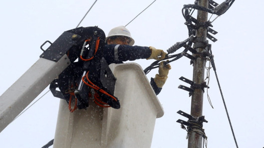 "الكهرباء الأردنية": تعاملنا مع البلاغات خلال المنخفض الجوي في وقت قياسي 