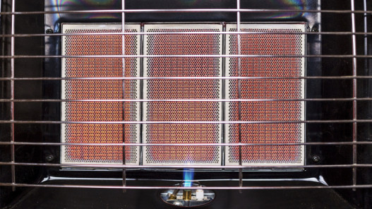  الدفاع المدني يحذر: تجنّبوا النوم والمدافئ مشتعلة وبأنواعها كافة 