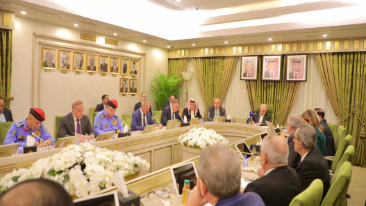  "مالية الأعيان" تبحث سياسات البنك المركزي و"سوق رأس المال" وموازنة الداخلية  