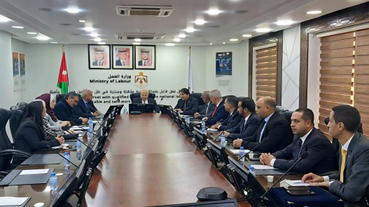  وزير العمل يبحث مع وفد من النقابة العامة للعاملين بالبترول المصرية التعاون العمالي 