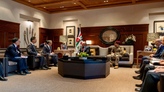  الملك يستقبل وزير الخارجية الصيني ويبحث سبل توطيد الشراكة الاستراتيجية 