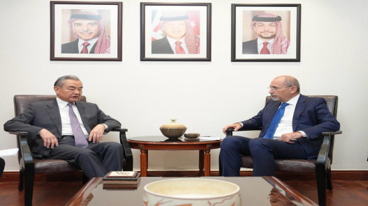  وزير الخارجية يؤكد مع نظيره الصيني أهمية تفعيل الاتفاقيات الثنائية 