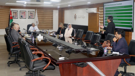  وزير الاستثمار يؤكد أهمية مشاريع النقل وخطوط السكك الحديد 