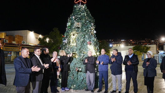  إضاءة شجرة عيد الميلاد في مركز زوار البترا 