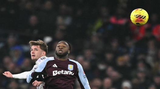  بطولة إنجلترا: أستون فيلا يضيق الخناق على أرسنال وسيتي بفوز ثمين على يونايتد 