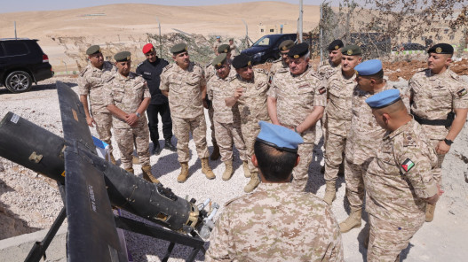 الجيش: التعامل مع 156 "مسيرة" و107 رؤوس حربية و132 صاروخا خلال التوتر الإقليمي الأخير الجيش: التعامل مع 156 "مسيرة" و107 رؤوس حربية و132 صاروخا خلال التوتر الإقليمي الأخير