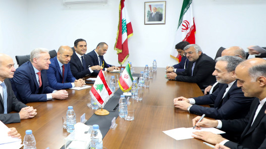  وزير الخارجية اللبناني يدعو إيران إلى "مقاربة جديدة" تتعلق بسلاح حزب الله 