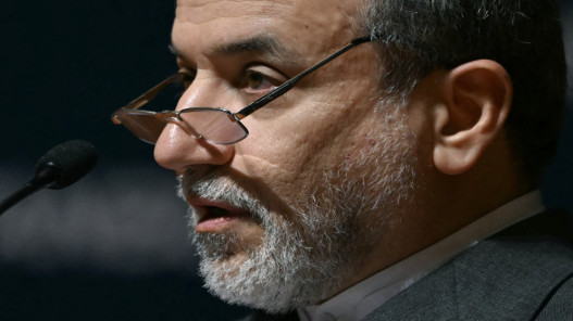  عراقجي: إيران مستعدة للحرب وأيضا للحوار 