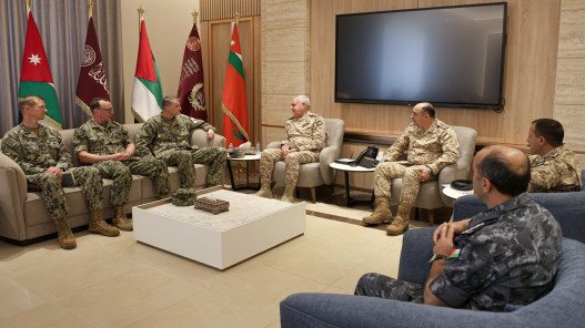  اللواء الحنيطي يستقبل قائد القوات البحرية في القيادة المركزية الأميركية 