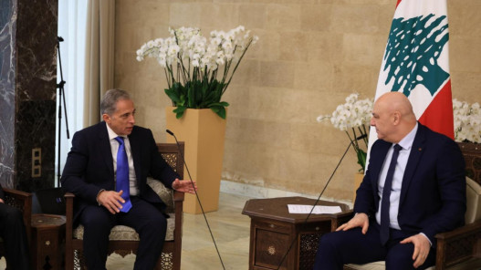  رئيس الوزراء ينقل تحيَّات الملك إلى الرئيس اللبناني 