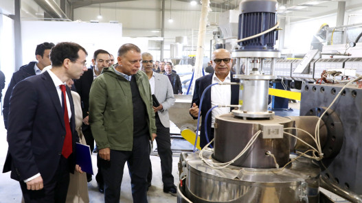  وزير الداخلية وسفير الاتحاد الأوروبي يتفقدان مصنعا في دير علا 