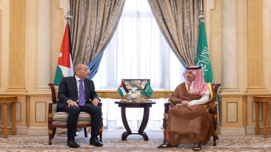  وزير الخارجية ونظيره السعودي يبحثان تطورات الأوضاع الإقليمية 