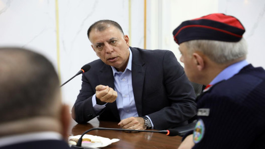 وزير الداخلية يطلع على مستوى الخدمات في جسر الملك حسين 