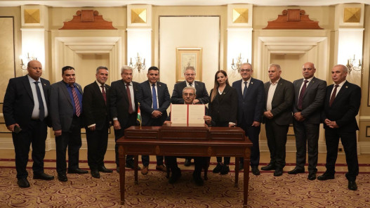  اللجنة الوطنية لإدارة غزة تبدأ أعمالها برئاسة علي شعث 