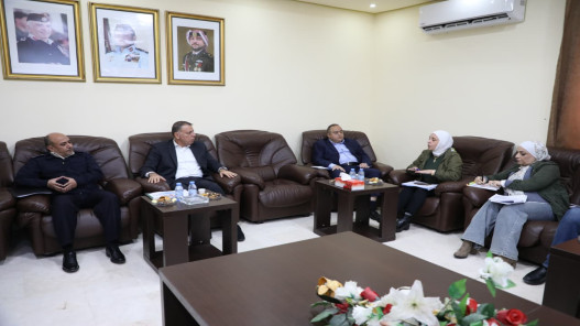  وزير الداخلية يتابع إجراءات العمل في مركز حدود العمري 