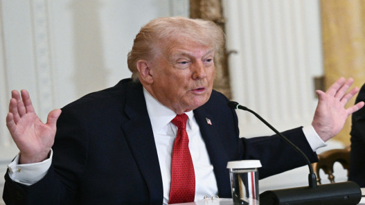  ترامب يتعهد بعدم التراجع عن مسعاه لضم جزيرة غرينلاند 