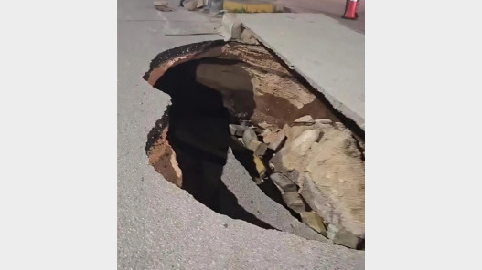  بلدية إربد: تسرب الصرف الصحي تسبب بانهيار جزئي في شارع "إسلام أباد" 