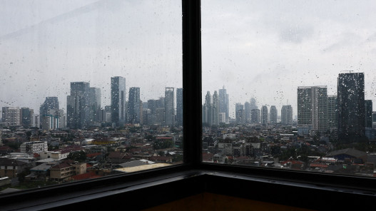  7 قتلى و82 مفقودا في انهيار أرضي في إندونيسيا 