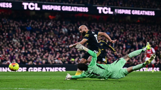  بطولة إنجلترا: مانشستر يونايتد يُسقط أرسنال المتصدر في عقر داره 3-2 