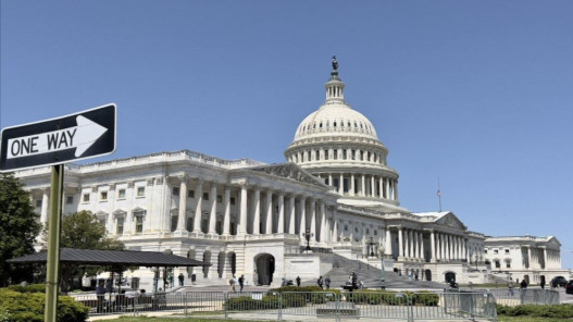  مجلس الشيوخ يقر مشروع قانون إنفاق لكن احتمال الإغلاق الجزئي ما زال قائما  