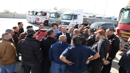  وزير الداخلية يزور مركز حدود جابر لمتابعة واقع الخدمات المقدمة للمسافرين 