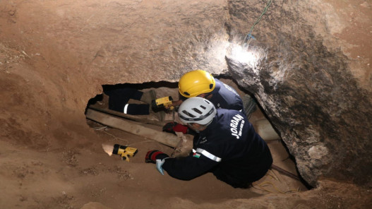  العثور على عظام بشرية مضى عليها فترات طويلة داخل مغارة في الكرك  