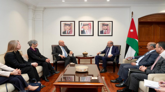  الصفدي وصالح يبحثان انعكاسات تراجع التمويل على مساعدة اللاجئين 