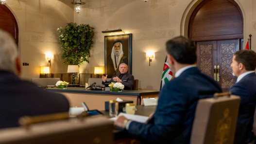  الملك  يلتقي شخصيات سياسية وإعلامية لبحث أبرز القضايا 