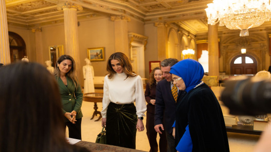  الملكة رانيا تلتقي مع السيدة الأولى لتركيا أمينة أردوغان في اسطنبول 