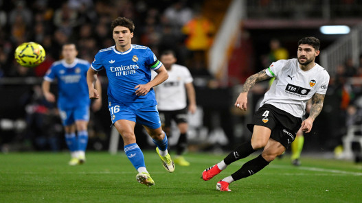  ريال مدريد يتغلب على فالنسيا ويواصل مطاردة برشلونة 