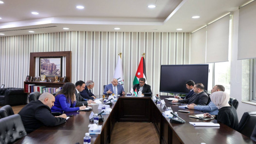  وزيرا الشباب والعمل يبحثان تنفيذ برامج تدريبية تستهدف الباحثين عن عمل 