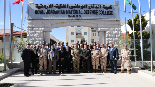  اختتام برنامجي التخطيط الاستراتيجي الوطني والدراسات الموازية في كلية الدفاع الوطني 