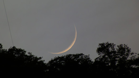  "الجمعية الفلكية" تحذر من النظر في التلسكوب أو المنظار للبحث عن هلال رمضان الثلاثاء 