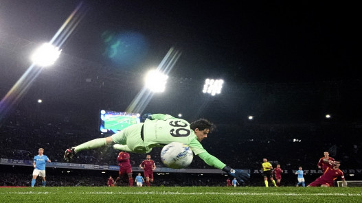  نابولي يحتفظ بالمركز الثالث في الدوري بعد تعادله مع روما 