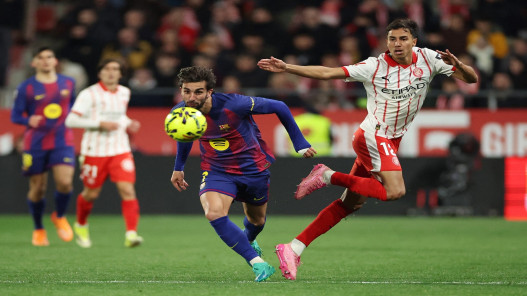  جيرونا يفوز 2-1 على برشلونة ليهدي صدارة الدوري لريال مدريد 