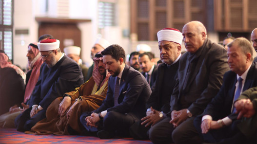  ولي العهد يؤدي صلاة الجمعة في مسجد الملك المؤسس 