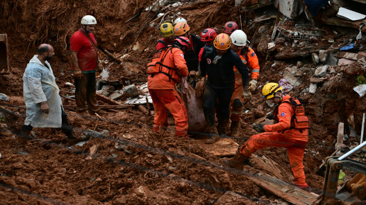  30 قتيلا على الأقل جراء أمطار غزيرة في جنوب شرق البرازيل 