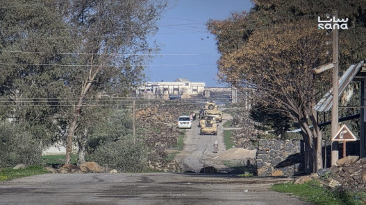  قوات الاحتلال الإسرائيلي تعتقل شابا أثناء رعيه الأغنام غرب بريقة بريف القنيطرة 