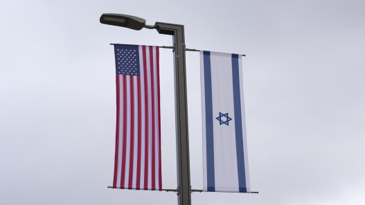  الولايات المتحدة تسمح لموظفي سفارتها بمغادرة إسرائيل بسبب مخاطر أمنية 