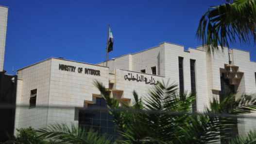  قوى الأمن الداخلي السورية تلاحق مطلقي النار في ساحة الأمويين بدمشق 