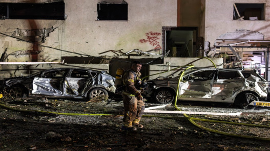  إيران تستهدف قاعدة تل نوف ومقر قيادة جيش الاحتلال الإسرائيلي 