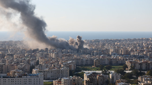  الجيش الإسرائيلي يشن غارات على مواقع تابعة لحزب الله في لبنان 