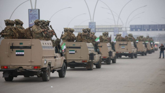  الجيش السوري يعزز انتشاره على طول الحدود السورية مع لبنان والعراق 